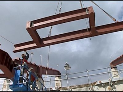 主看台鋼構吊裝